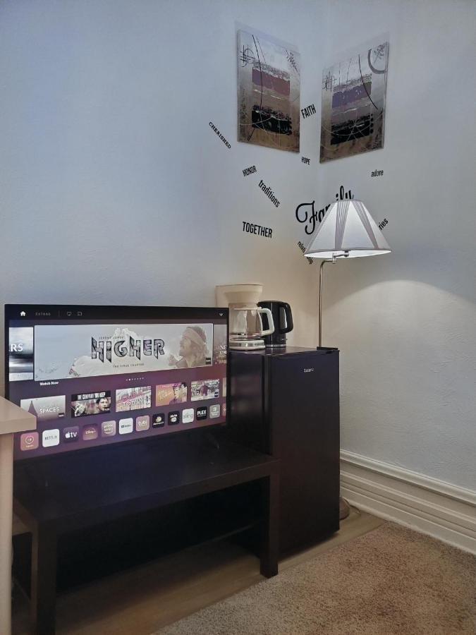 Booking-Eddy- Single Room With Self Check-In Hull Exteriér fotografie